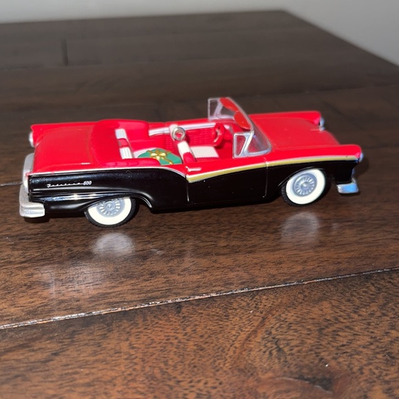 Hallmark 1957 Ford Fairlane 500 Classic Car Ornament - Picture 4 of 8
